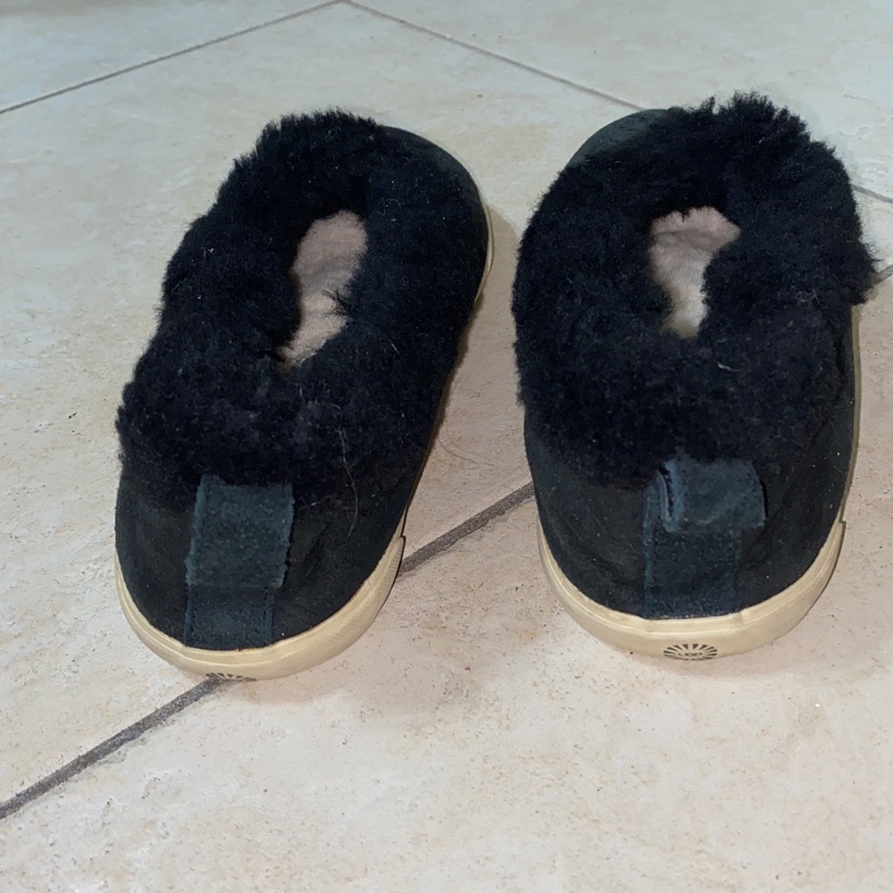 UGG Rylan Slippers - Picture 3 of 8